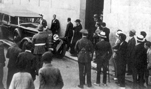 13 de junio de 1931 detenido y expulsado de Espaa